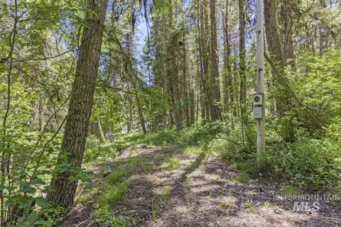 520 Susan Rd, Cascade, ID 83611 photo 2