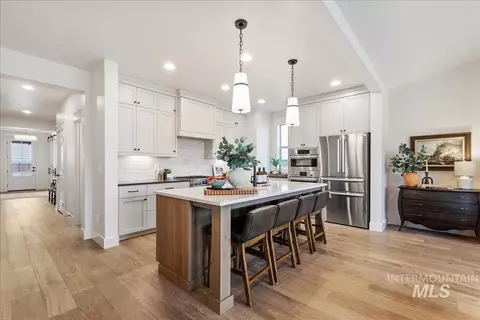 7058 N Canter Trail Ave, Meridian, ID 83646