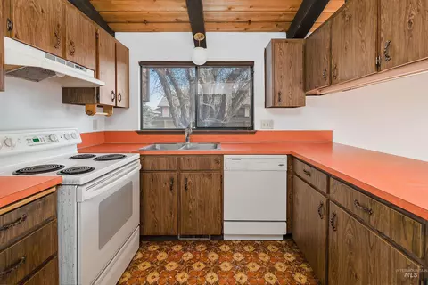Kitchen - 786 Meadows Dr, Twin Falls, ID 83301 photo 1 of 3