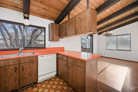 Kitchen - 786 Meadows Dr, Twin Falls, ID 83301 photo 2 of 3