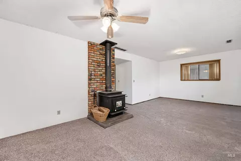Living - 786 Meadows Dr, Twin Falls, ID 83301 photo 1 of 2