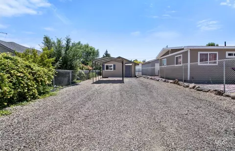 407 1st St N, Marsing, ID 83639