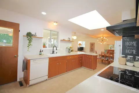 Kitchen - 16067 S 10th Ave, Caldwell, ID 83607 photo 5 of 6