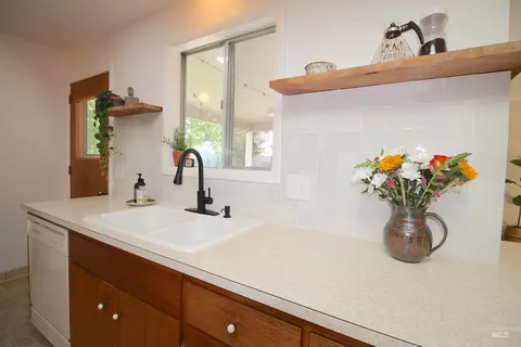 Kitchen - 16067 S 10th Ave, Caldwell, ID 83607 photo 6 of 6