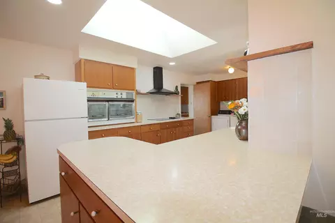 Kitchen - 16067 S 10th Ave, Caldwell, ID 83607 photo 2 of 6