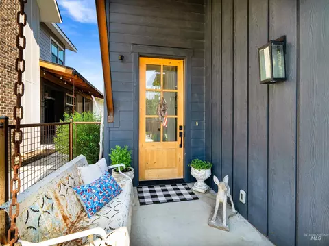 2490 W Rustic Forge St, Eagle, ID 83616