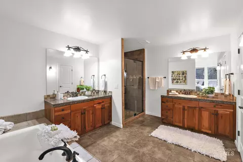 Bath - 663 Cento Ct, Twin Falls, ID 83301 photo 2 of 7