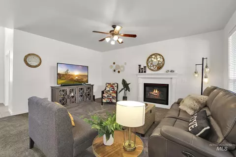 Living - 663 Cento Ct, Twin Falls, ID 83301 photo 2 of 2