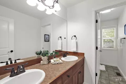 Bath - 663 Cento Ct, Twin Falls, ID 83301 photo 1 of 7
