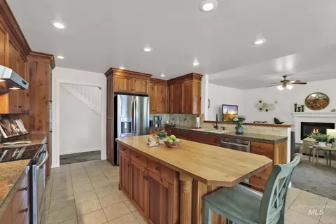 Kitchen - 663 Cento Ct, Twin Falls, ID 83301 photo 3 of 9