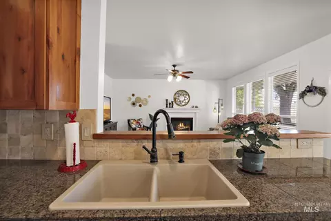 Kitchen - 663 Cento Ct, Twin Falls, ID 83301 photo 7 of 9