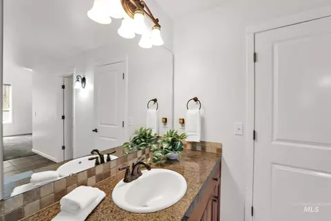 Bath - 663 Cento Ct, Twin Falls, ID 83301 photo 4 of 7