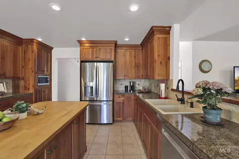 Kitchen - 663 Cento Ct, Twin Falls, ID 83301 photo 8 of 9