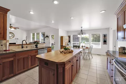 Kitchen - 663 Cento Ct, Twin Falls, ID 83301 photo 6 of 9