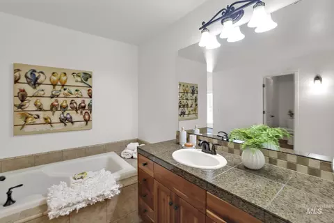 Bath - 663 Cento Ct, Twin Falls, ID 83301 photo 5 of 7