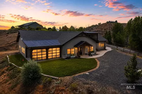 4522 Snake River Mesa Rd, Buhl, ID 83316