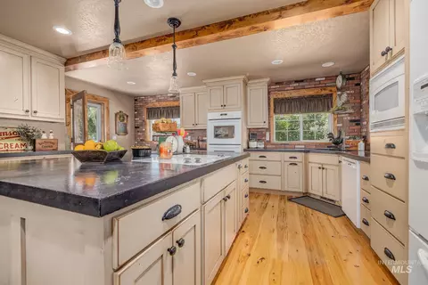 Kitchen - 1530 Ross Rd, Weiser, ID 83672 photo 2 of 6