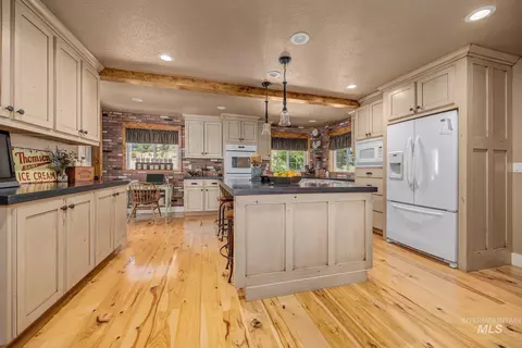 Kitchen - 1530 Ross Rd, Weiser, ID 83672 photo 1 of 6