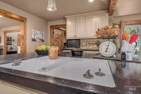 Kitchen - 1530 Ross Rd, Weiser, ID 83672 photo 4 of 6