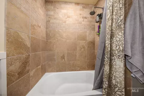 Bath - 1530 Ross Rd, Weiser, ID 83672 photo 3 of 5