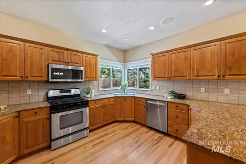Kitchen - 377 E Kite Dr, Eagle, ID 83616 photo 3 of 3