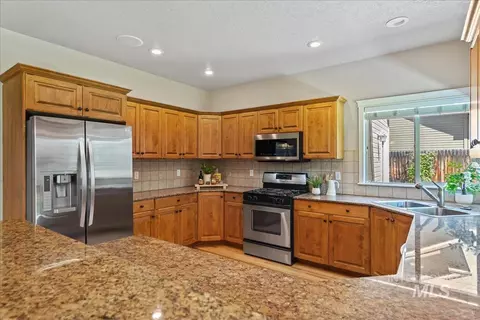 Kitchen - 377 E Kite Dr, Eagle, ID 83616 photo 1 of 3