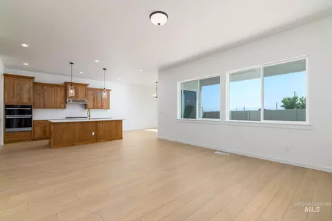 Living - 5420 Juliet Rose Ave, Caldwell, ID 83607 photo 3 of 3