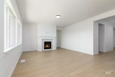 Living - 5420 Juliet Rose Ave, Caldwell, ID 83607 photo 1 of 3