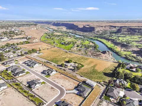 595 Canyon Falls Dr, Twin Falls, ID 83301