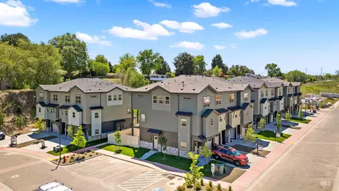 7551 E Swain Ln, Garden City, ID 83714