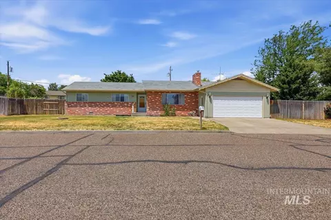 131 Sears Dr, Ontario, OR 97914
