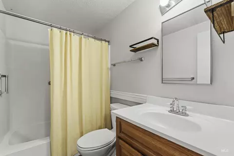 Bath - 630 E Court St, Weiser, ID 83672 photo 1 of 2