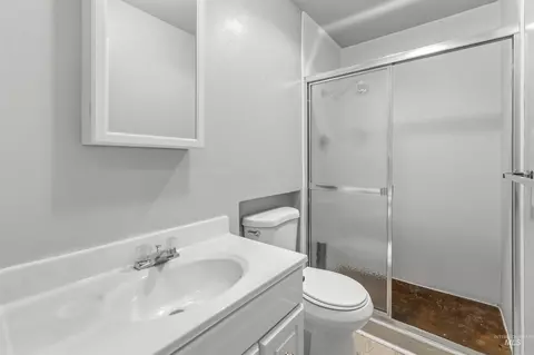Bath - 630 E Court St, Weiser, ID 83672 photo 2 of 2