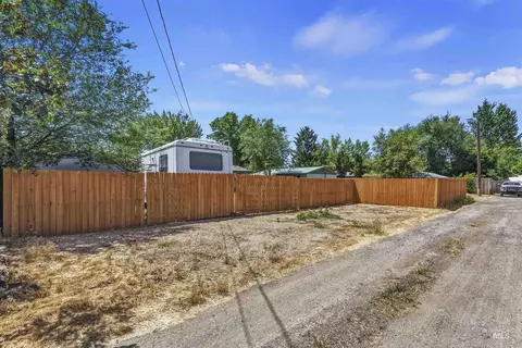 Exterior - 630 E Court St, Weiser, ID 83672 photo 17 of 18