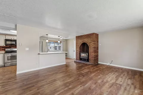 Living - 630 E Court St, Weiser, ID 83672 photo 3 of 3