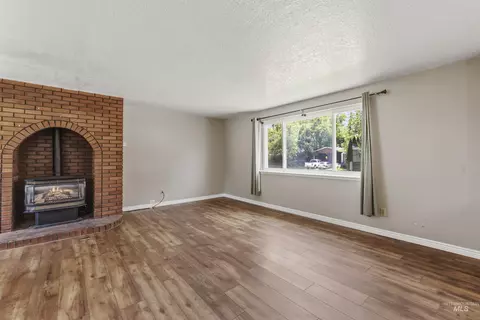 Living - 630 E Court St, Weiser, ID 83672 photo 1 of 3