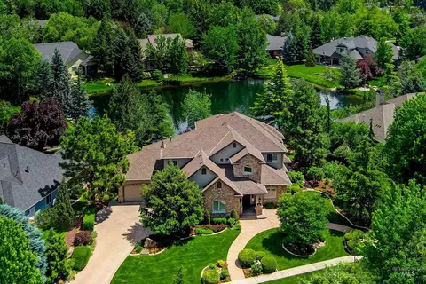 652 W Water Grove Dr, Eagle, ID 83616