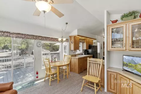 Dining - 14 P St, Cascade, ID 83611 photo 1 of 2