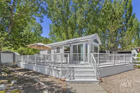 14 P St, Cascade, ID 83611