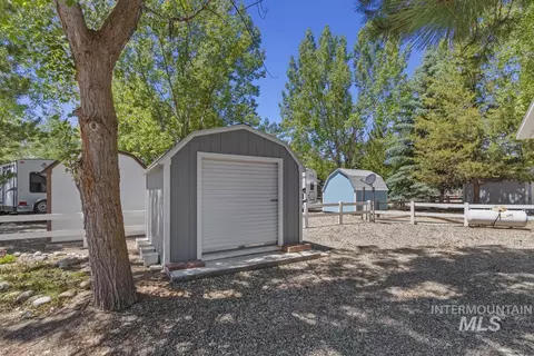 Exterior - 14 P St, Cascade, ID 83611 photo 2 of 5