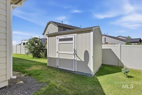 Exterior - 2211 Moon Shadow Dr, Caldwell, ID 83607 photo 8 of 10