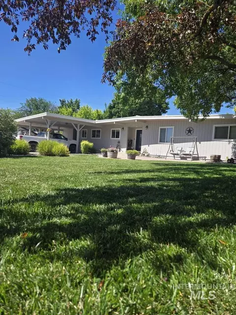 911 N 4th St, Parma, ID 83660