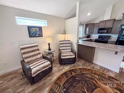 Living - 22 Miners Ct, Cascade, ID 83611 photo 1 of 2