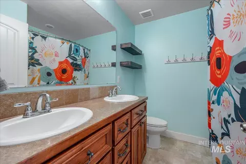Bath - 4147 W Cardon St, Eagle, ID 83616 photo 2 of 3