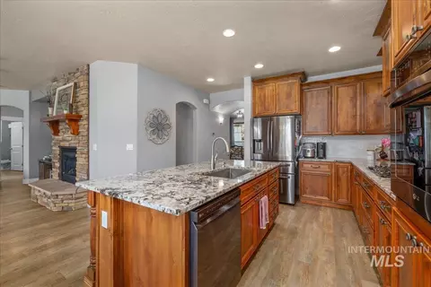 Kitchen - 4147 W Cardon St, Eagle, ID 83616 photo 3 of 4