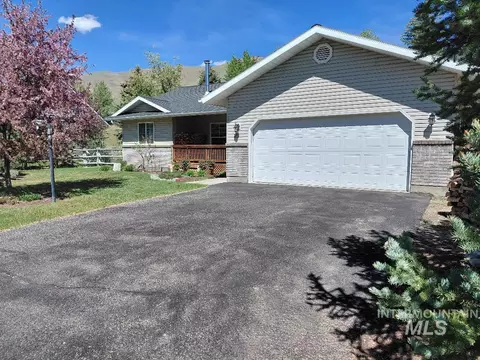 281 Tendoy St, Bellevue, ID 83313