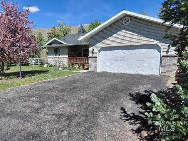 281 Tendoy St, Bellevue, ID 83313