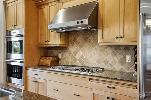 Kitchen - 2387 S Chipper Way, Eagle, ID 83616 photo 4 of 5