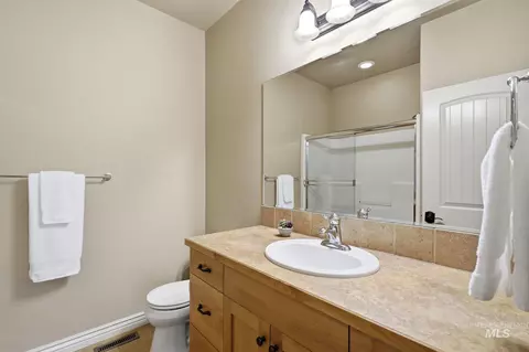 Bath - 2387 S Chipper Way, Eagle, ID 83616 photo 5 of 5