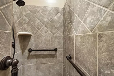 Bath - 2387 S Chipper Way, Eagle, ID 83616 photo 3 of 5